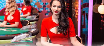 Slots ဂိမ်းများ spin ပြုလုပ်နေသည့် မြင်ကွင်း